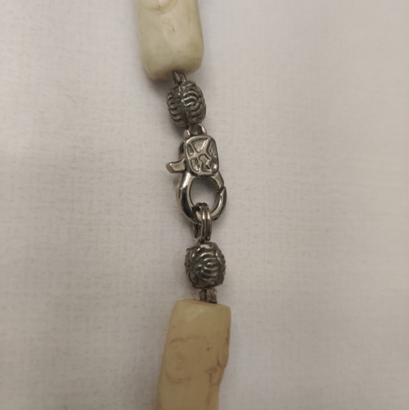 Vintage tribal bone 🦴 necklace in EUC - Picture 9 of 10